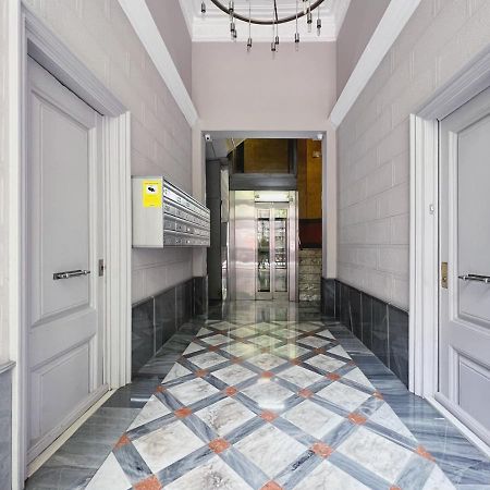 Stay U-Nique Apartments Urquinaona Barcelona Bagian luar foto
