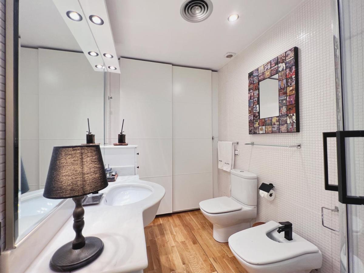 Stay U-Nique Apartments Urquinaona Barcelona Bagian luar foto