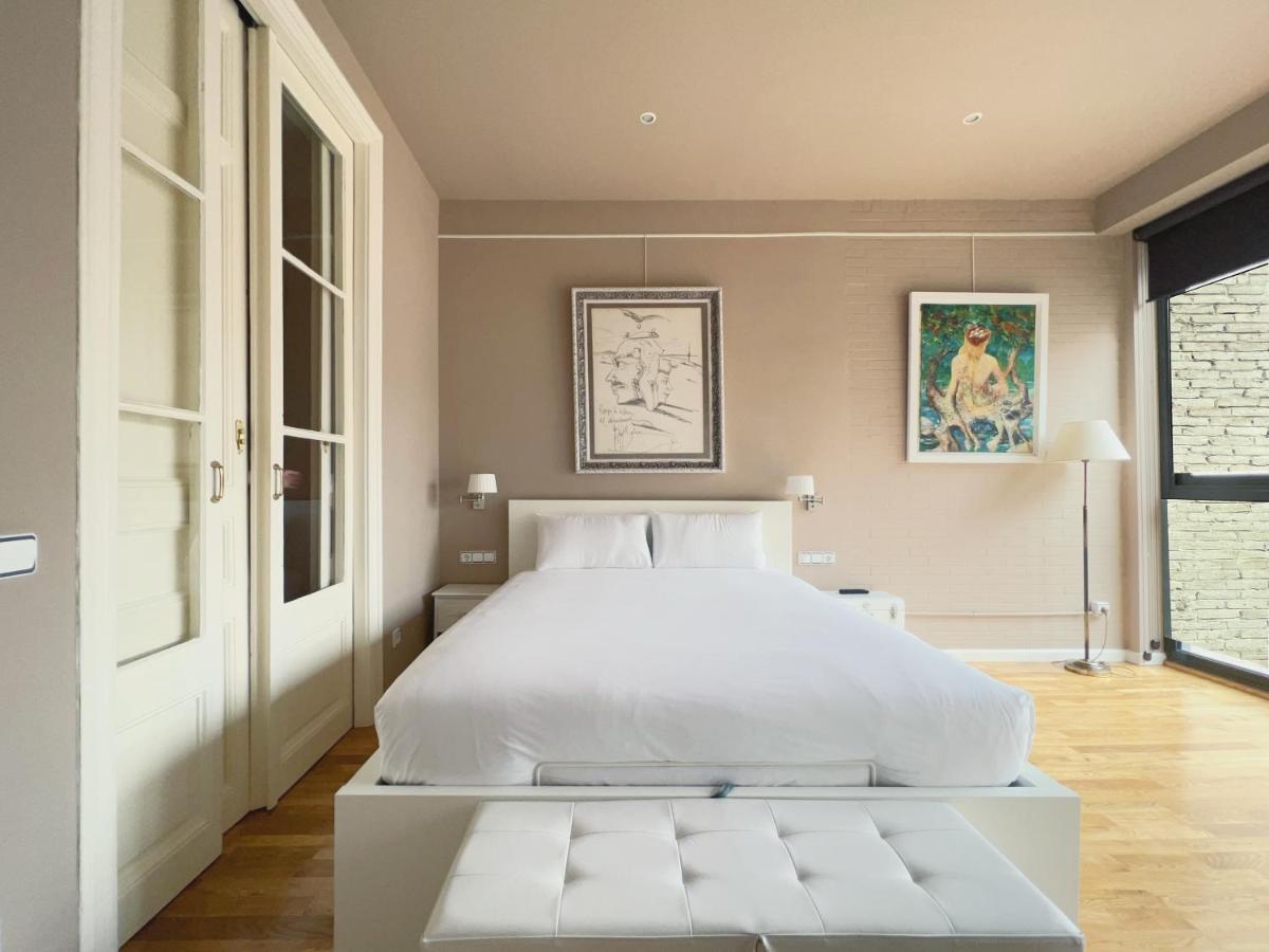 Stay U-Nique Apartments Urquinaona Barcelona Bagian luar foto